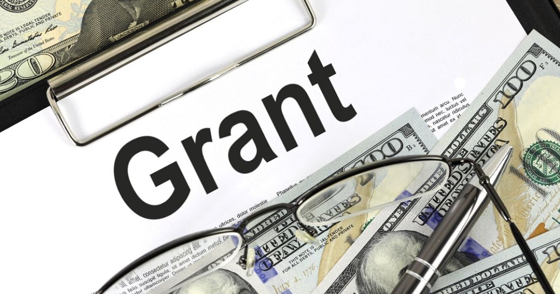image of cash and word grant